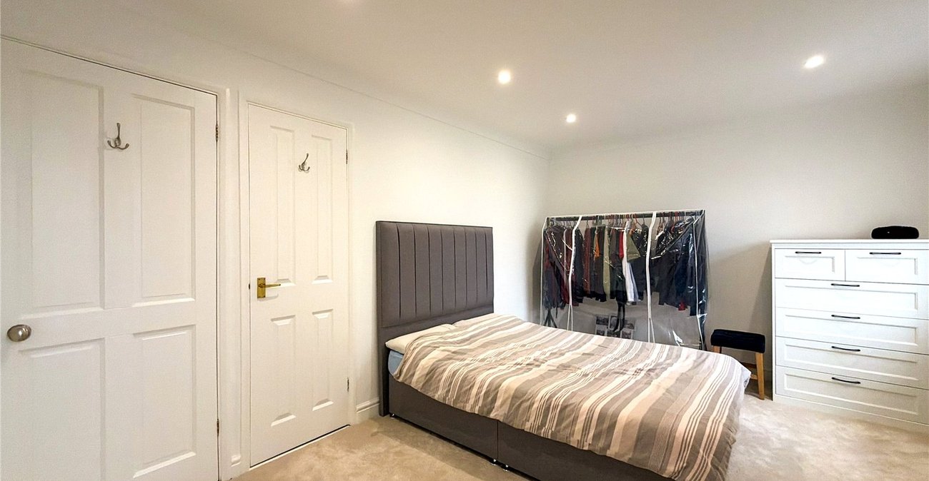 4 bedroom house for sale in Rainham | Robinson Michael & Jackson