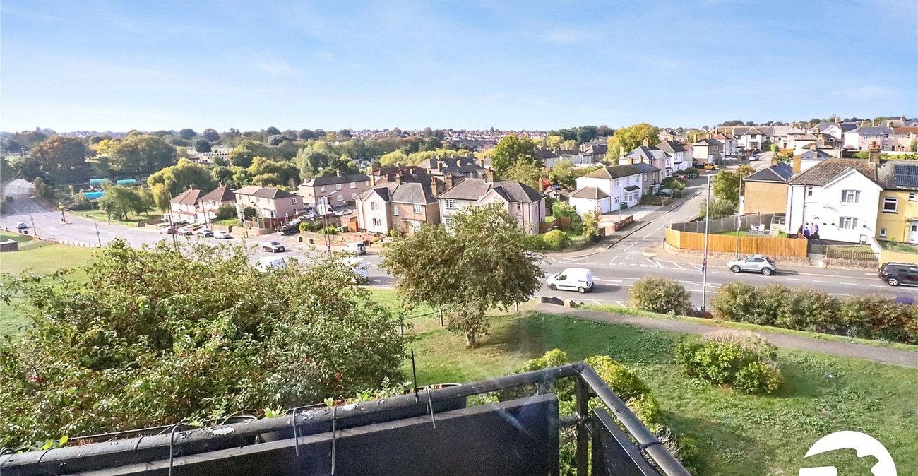 2 bedroom property for sale in Belvedere | Robinson Jackson