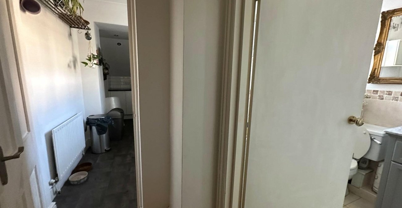 2 bedroom property for sale in London | Robinson Jackson