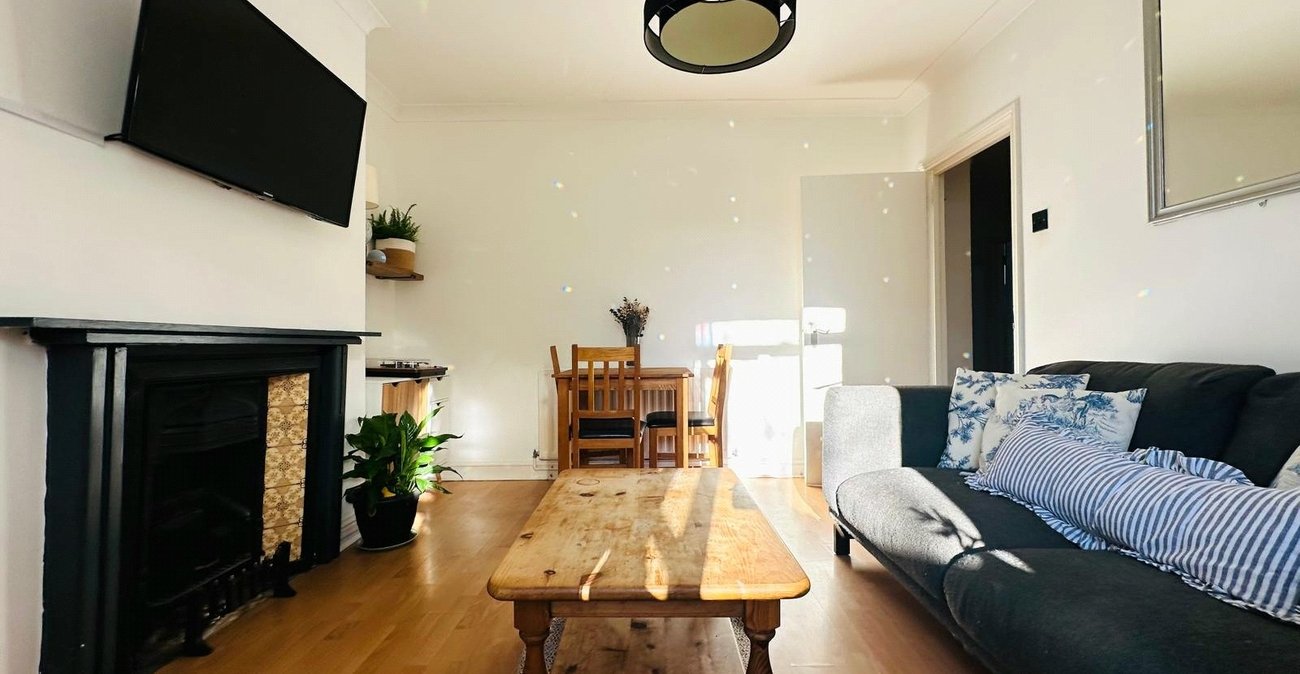 2 bedroom property for sale in London | Robinson Jackson