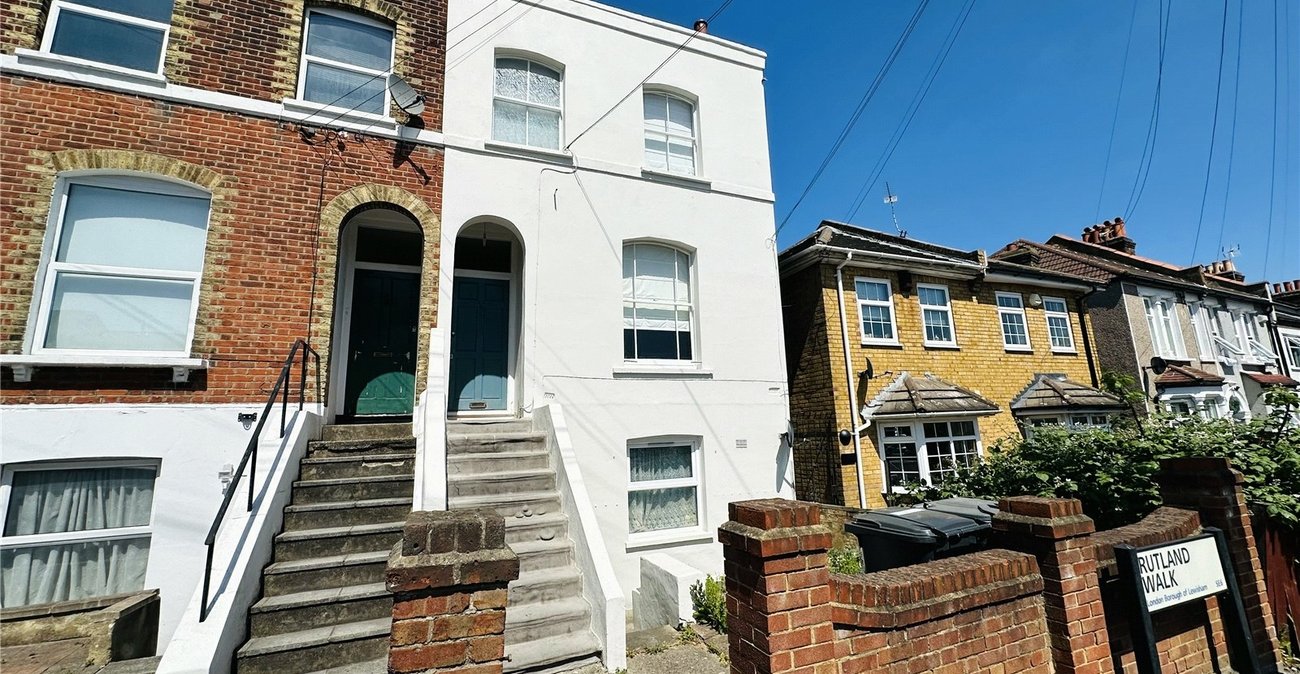 2 bedroom property for sale in Catford | Robinson Jackson