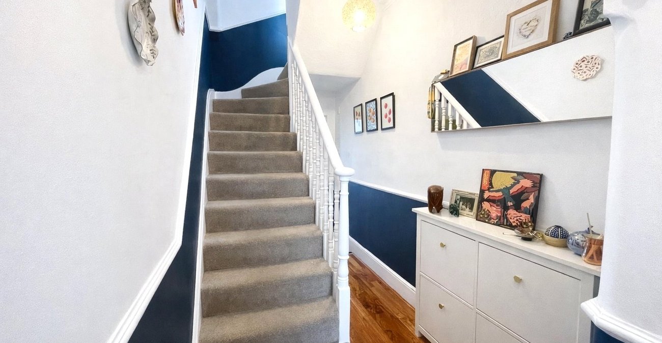 2 bedroom property for sale in London | Robinson Jackson