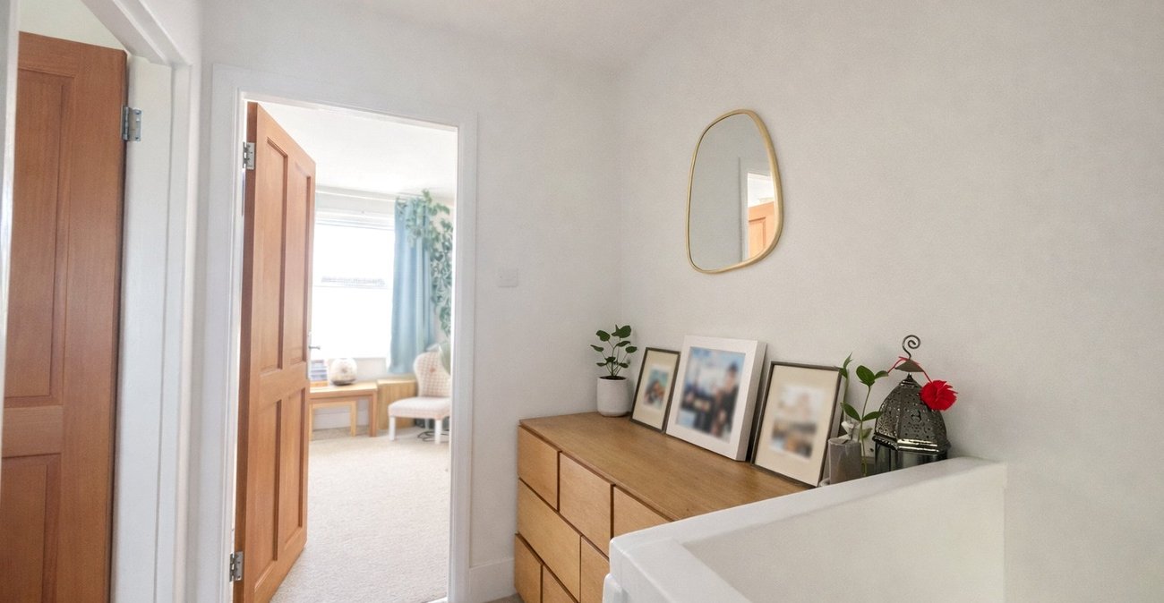 2 bedroom property for sale in London | Robinson Jackson
