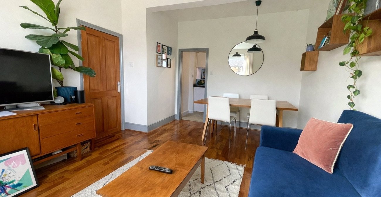 2 bedroom property for sale in London | Robinson Jackson