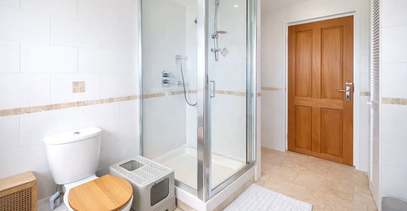 2 bedroom property for sale in London | Robinson Jackson