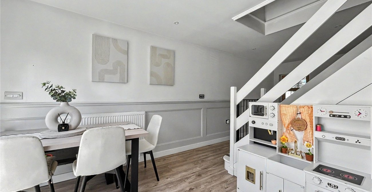 2 bedroom house for sale in Rainham | Robinson Michael & Jackson
