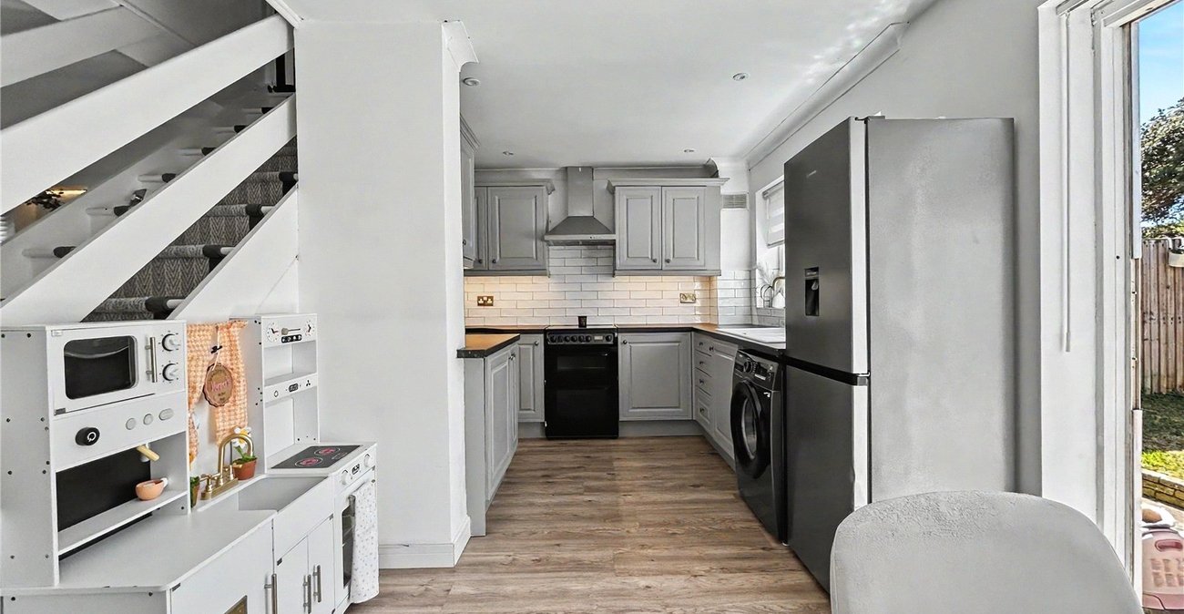 2 bedroom house for sale in Rainham | Robinson Michael & Jackson