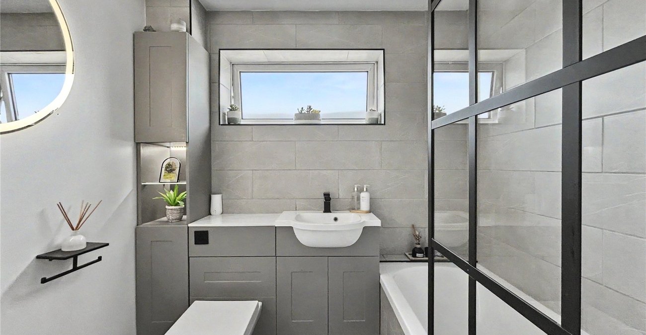 2 bedroom house for sale in Rainham | Robinson Michael & Jackson