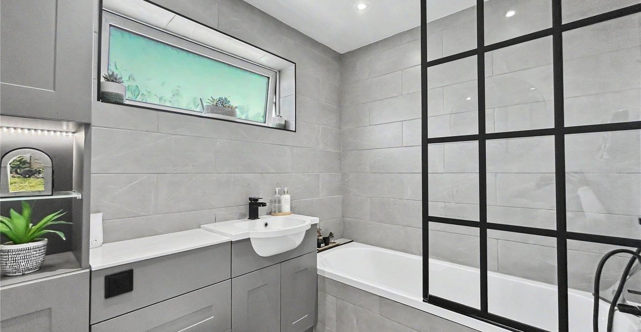 2 bedroom house for sale in Rainham | Robinson Michael & Jackson