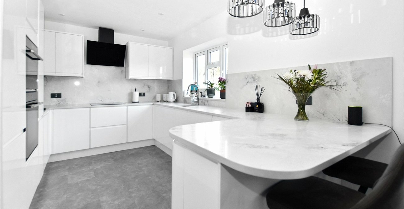 3 bedroom bungalow for sale in Bexleyheath | Robinson Jackson