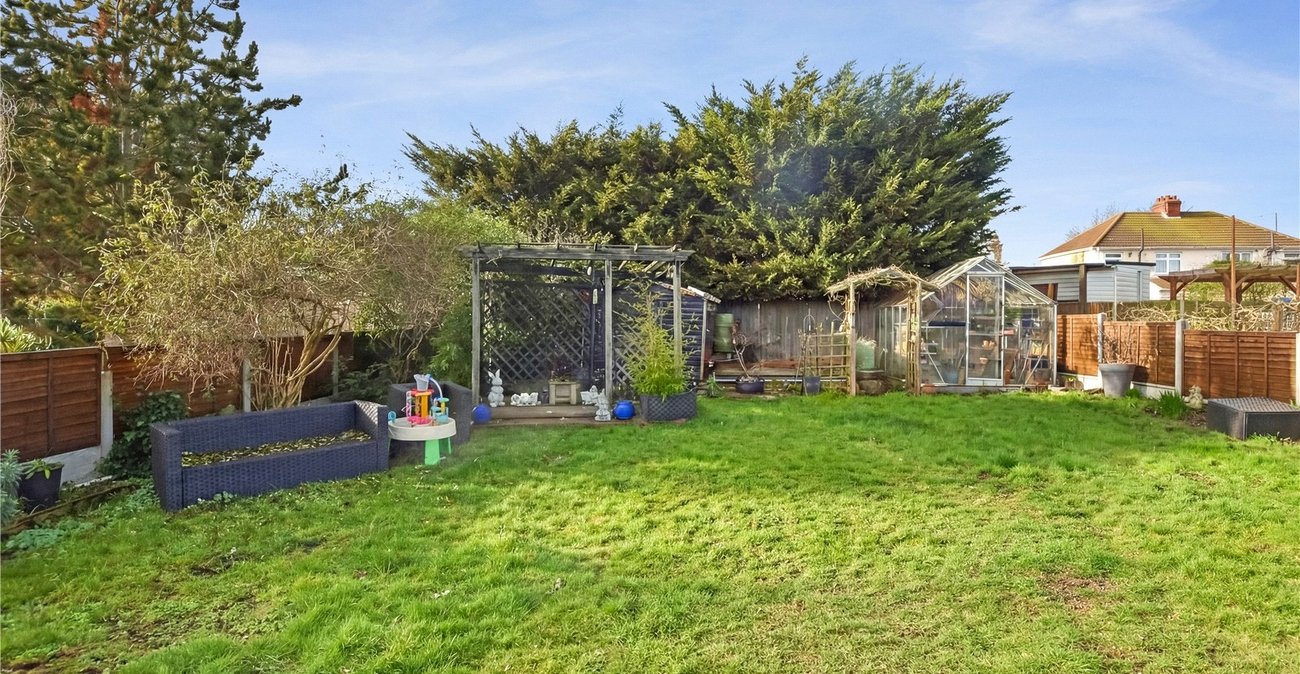 3 bedroom bungalow for sale in Bexleyheath | Robinson Jackson