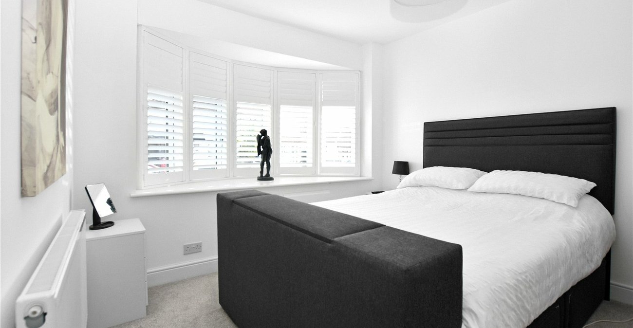 3 bedroom bungalow for sale in Bexleyheath | Robinson Jackson