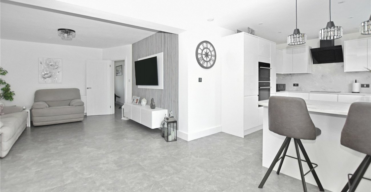 3 bedroom bungalow for sale in Bexleyheath | Robinson Jackson