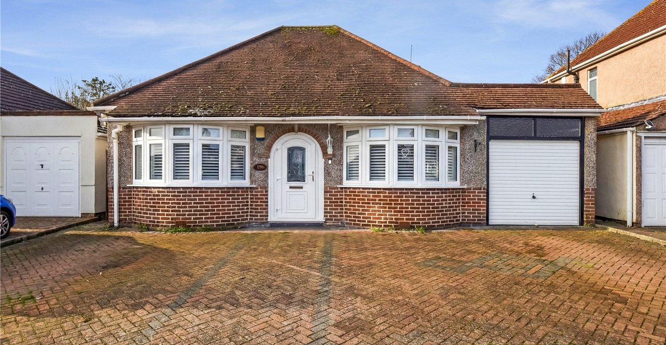 3 bedroom bungalow for sale in Bexleyheath | Robinson Jackson