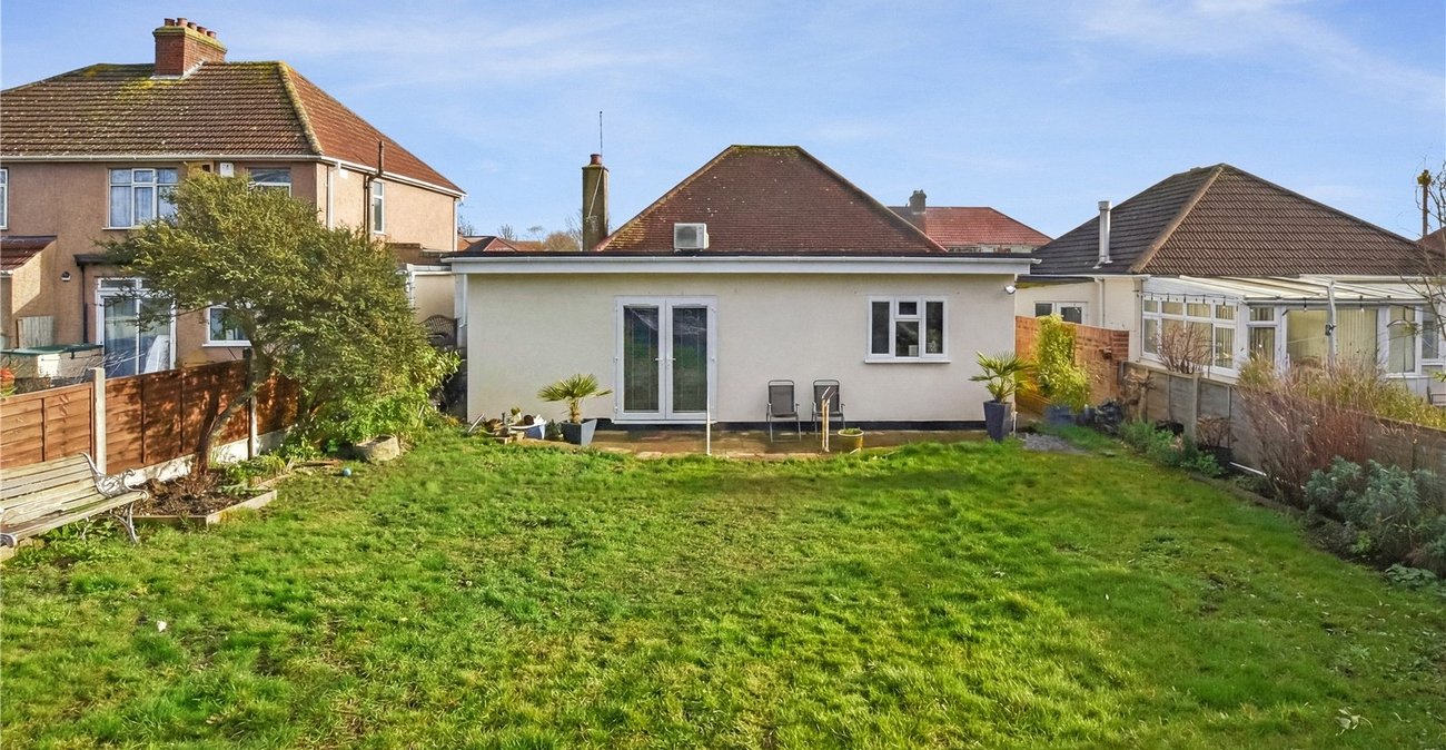 3 bedroom bungalow for sale in Bexleyheath | Robinson Jackson