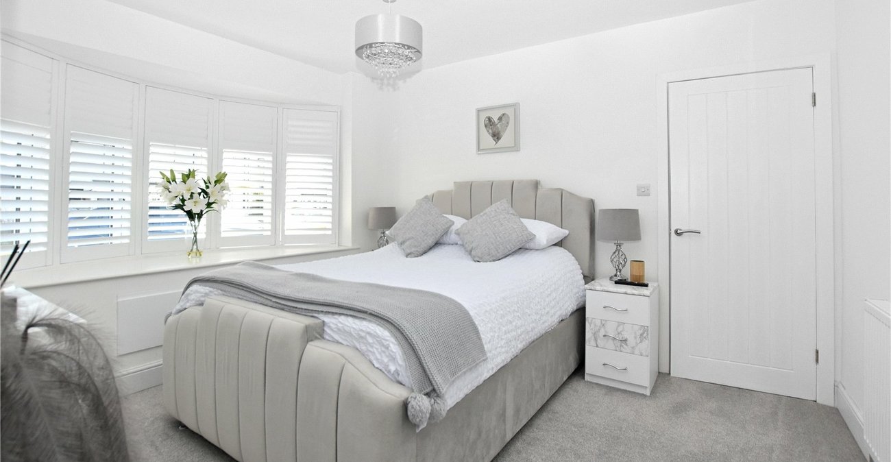 3 bedroom bungalow for sale in Bexleyheath | Robinson Jackson