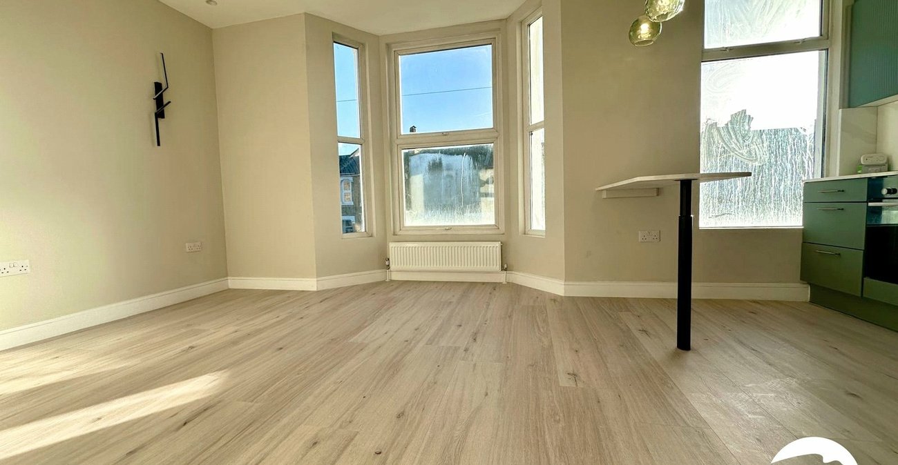 1 bedroom property for sale in London | Robinson Jackson