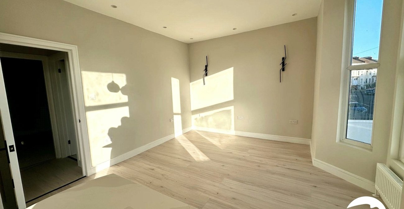 1 bedroom property for sale in London | Robinson Jackson