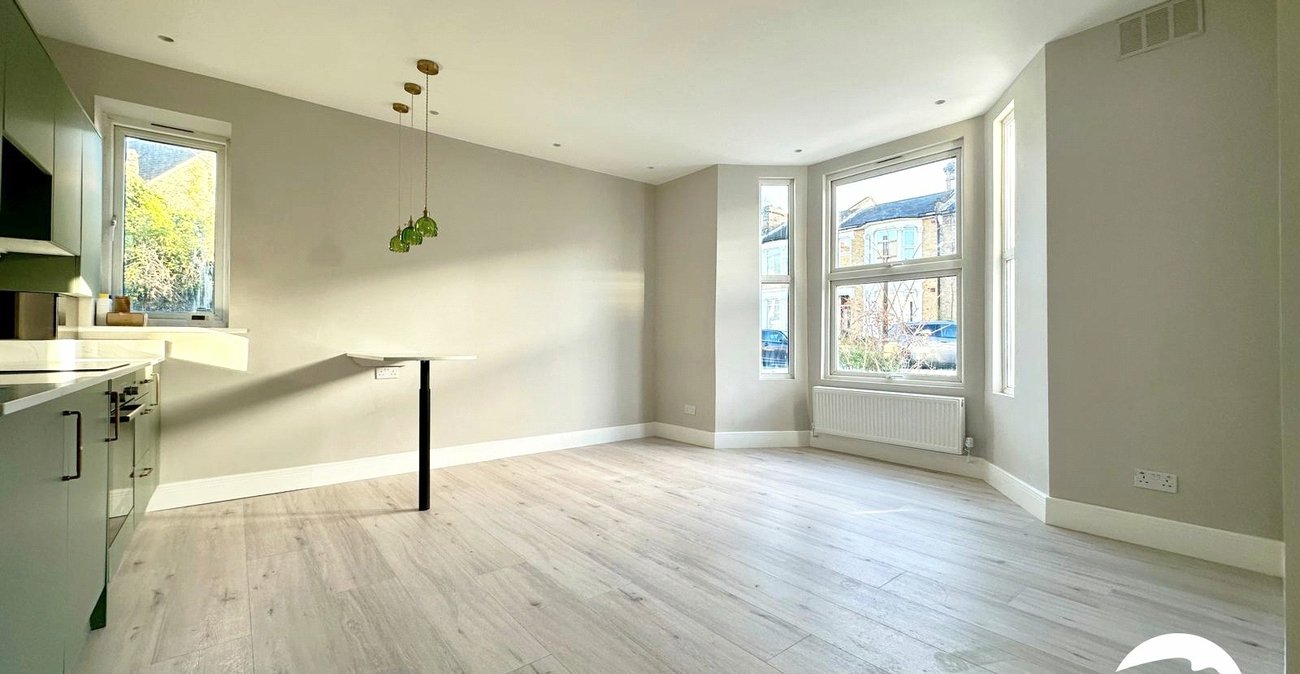 1 bedroom property for sale in London | Robinson Jackson