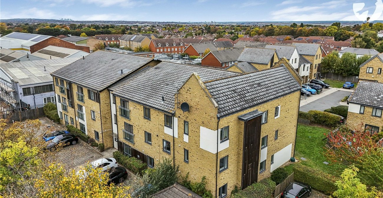 2 bedroom property to rent in Stone | Robinson Jackson