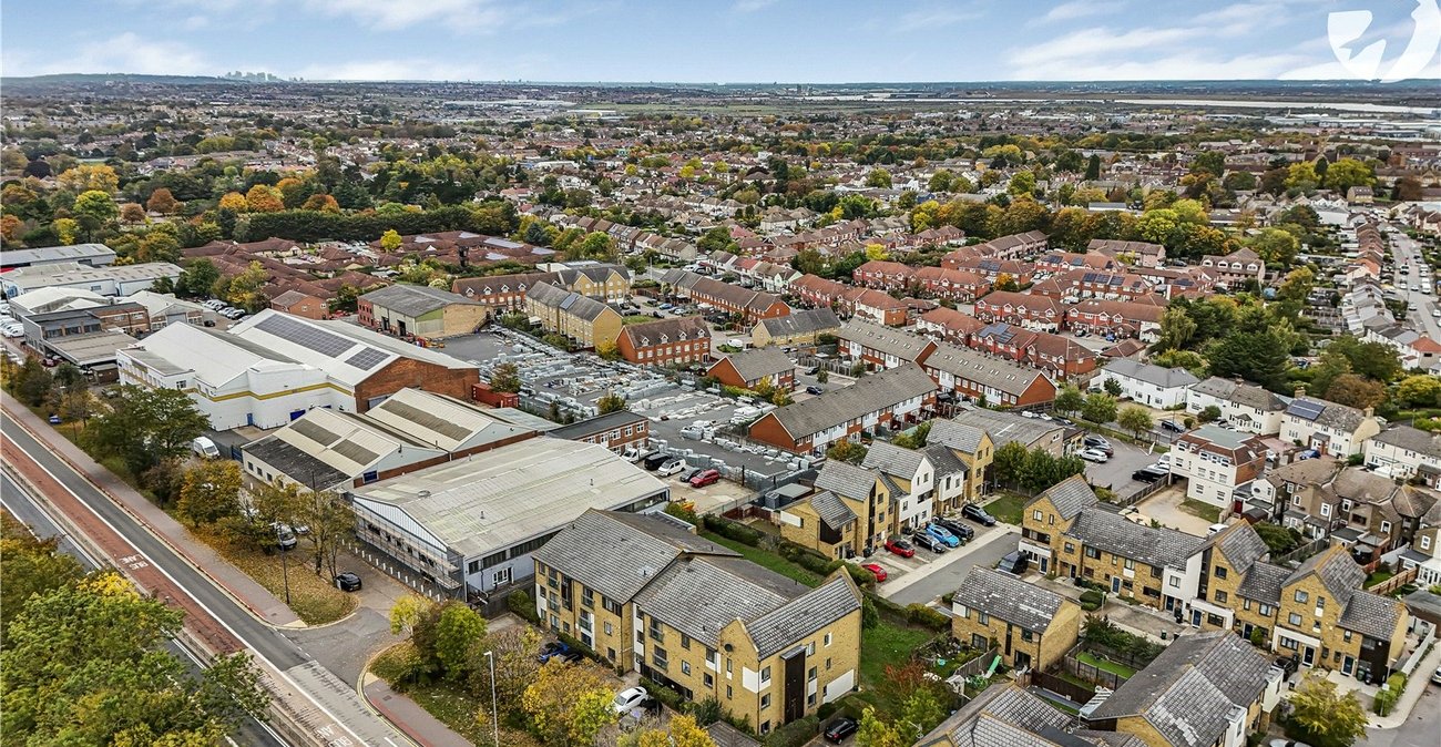 2 bedroom property to rent in Stone | Robinson Jackson