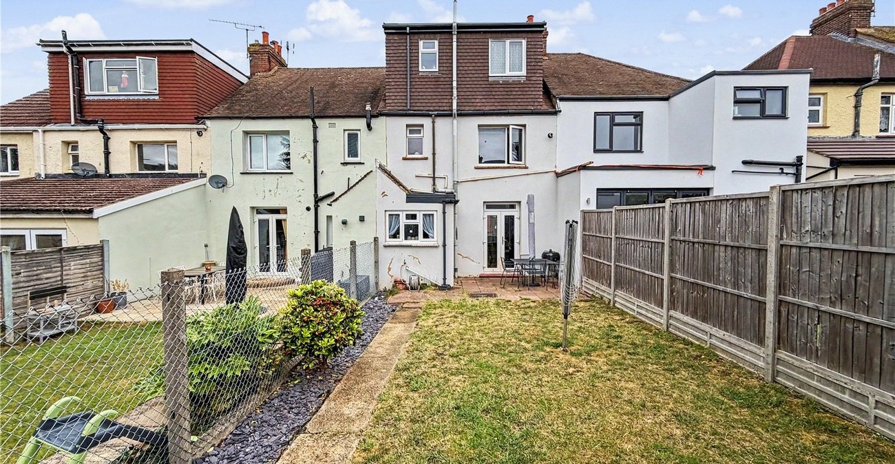 4 bedroom house for sale in Rainham | Robinson Michael & Jackson