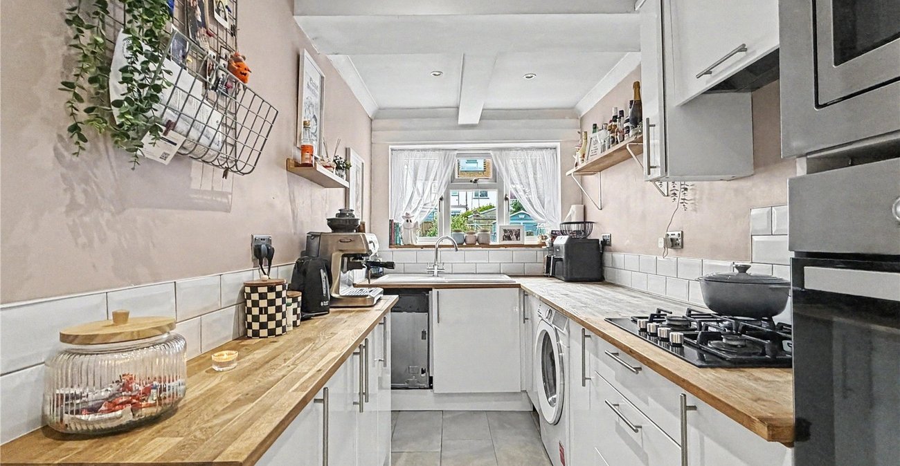 4 bedroom house for sale in Rainham | Robinson Michael & Jackson