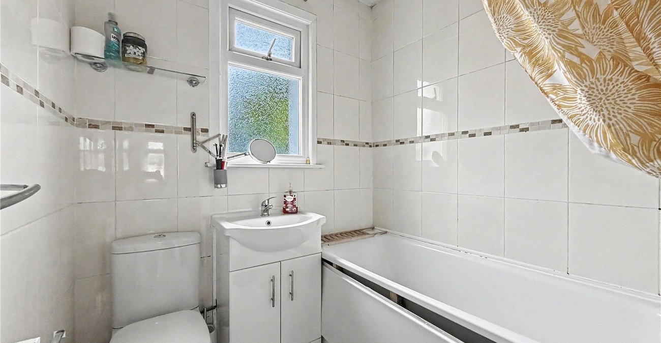 4 bedroom house for sale in Rainham | Robinson Michael & Jackson