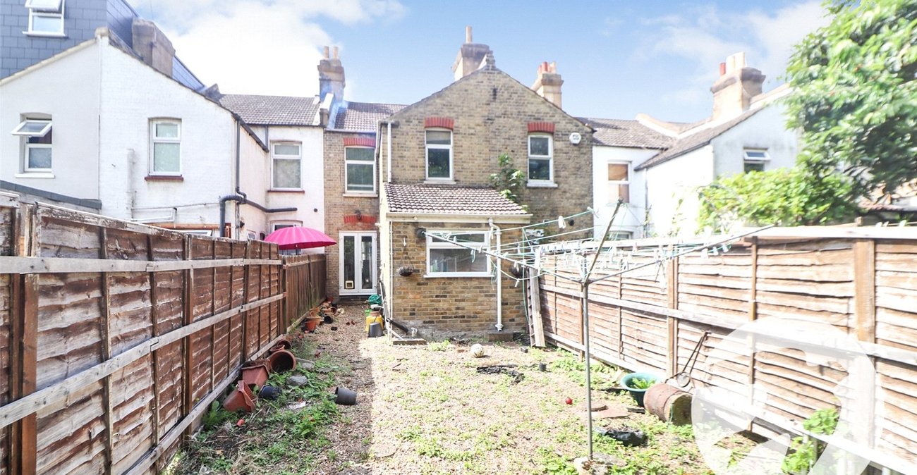 3 bedroom house for sale in Erith | Robinson Jackson