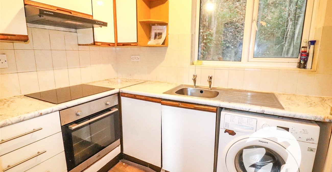 2 bedroom property for sale in Erith | Robinson Jackson