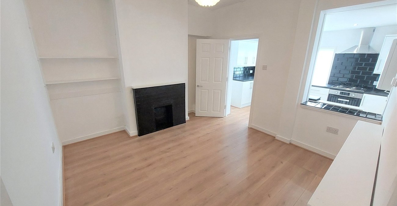 4 bedroom house for sale in London | Robinson Jackson