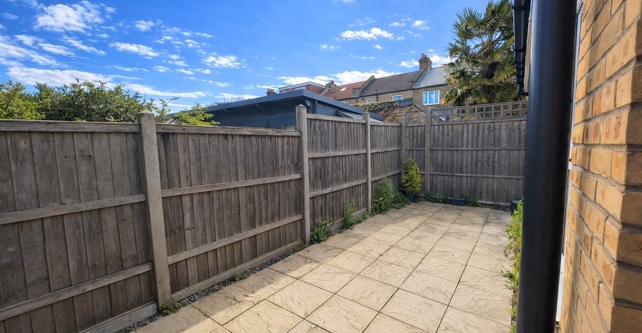 1 bedroom house for sale in London | Robinson Jackson