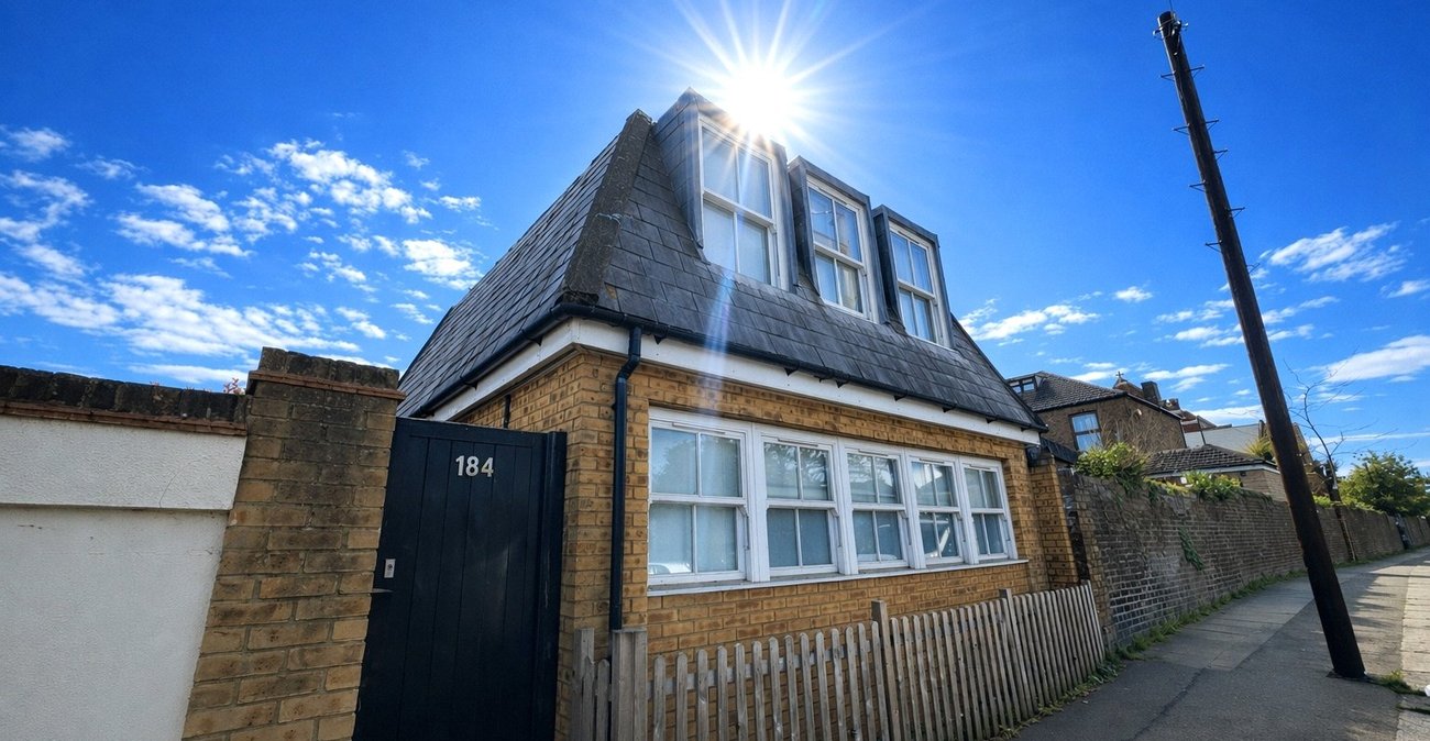 1 bedroom house for sale in London | Robinson Jackson