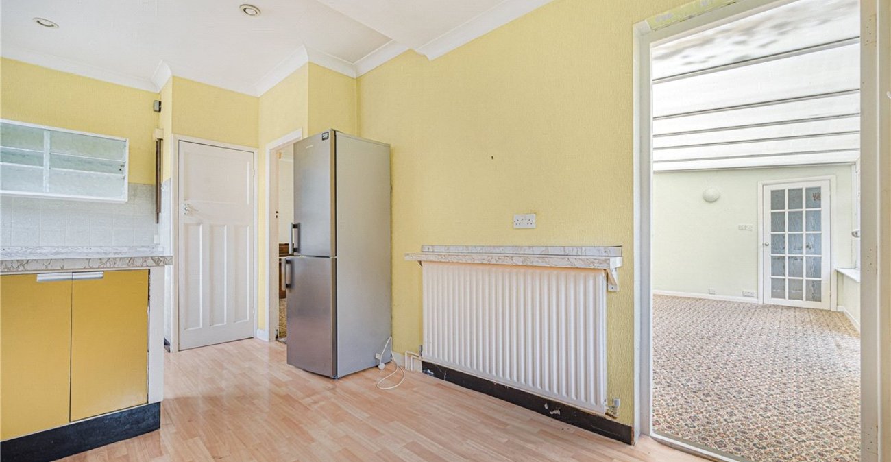 2 bedroom bungalow for sale in Orpington | Robinson Jackson