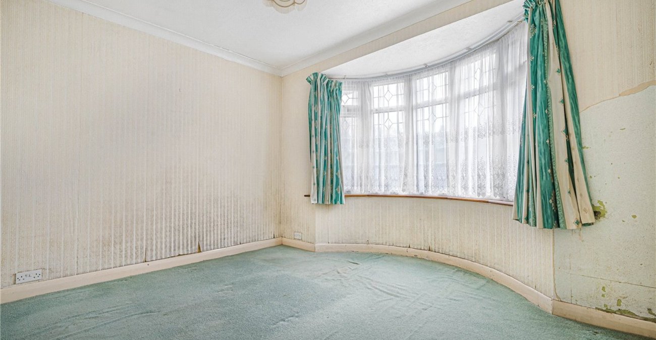 2 bedroom bungalow for sale in Orpington | Robinson Jackson