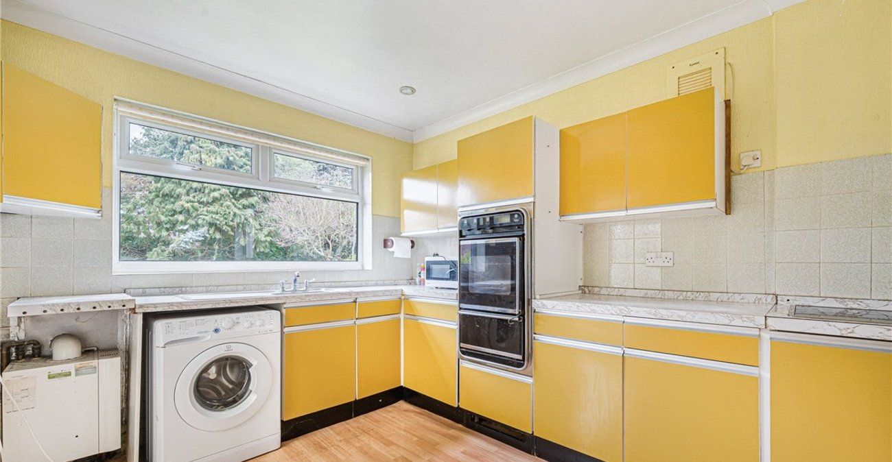 2 bedroom bungalow for sale in Orpington | Robinson Jackson