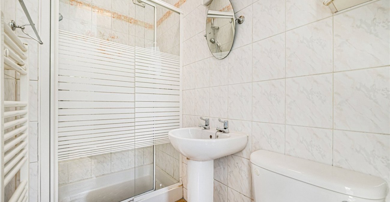 2 bedroom bungalow for sale in Orpington | Robinson Jackson