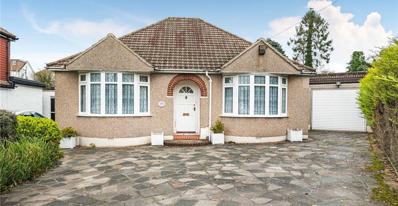 2 bedroom bungalow for sale in Orpington | Robinson Jackson