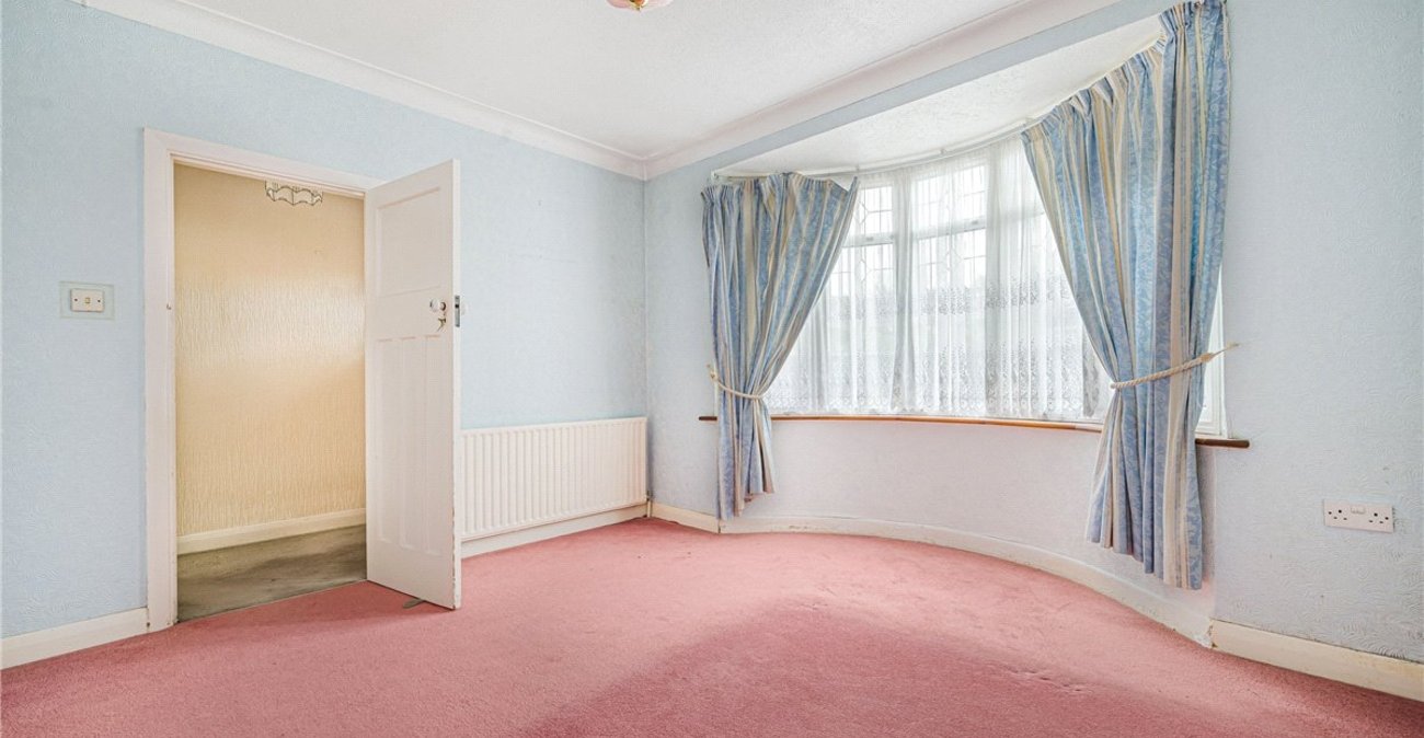 2 bedroom bungalow for sale in Orpington | Robinson Jackson