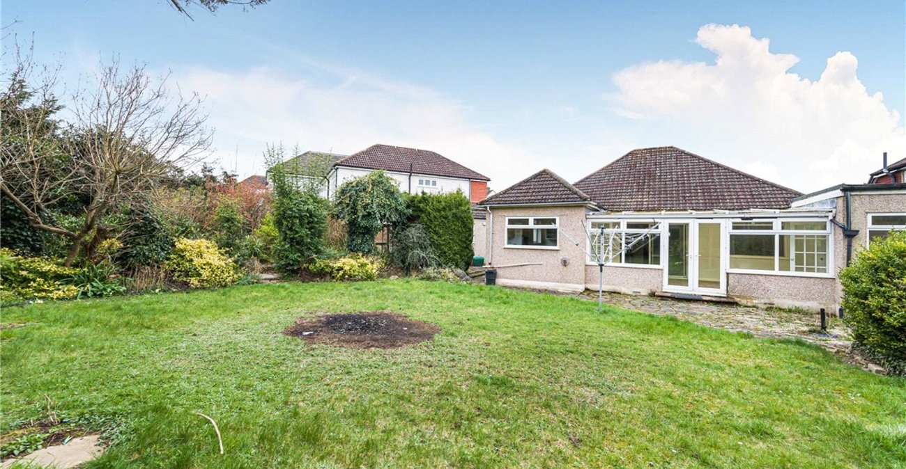 2 bedroom bungalow for sale in Orpington | Robinson Jackson