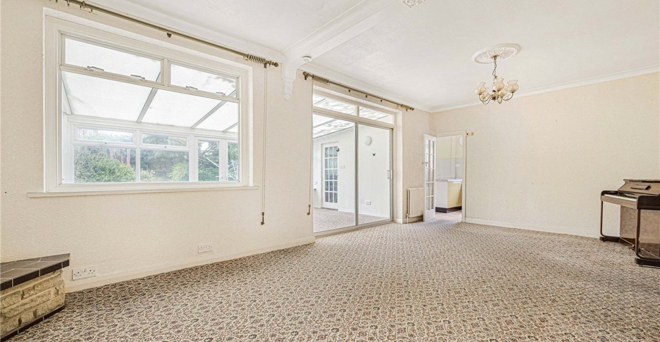 2 bedroom bungalow for sale in Orpington | Robinson Jackson