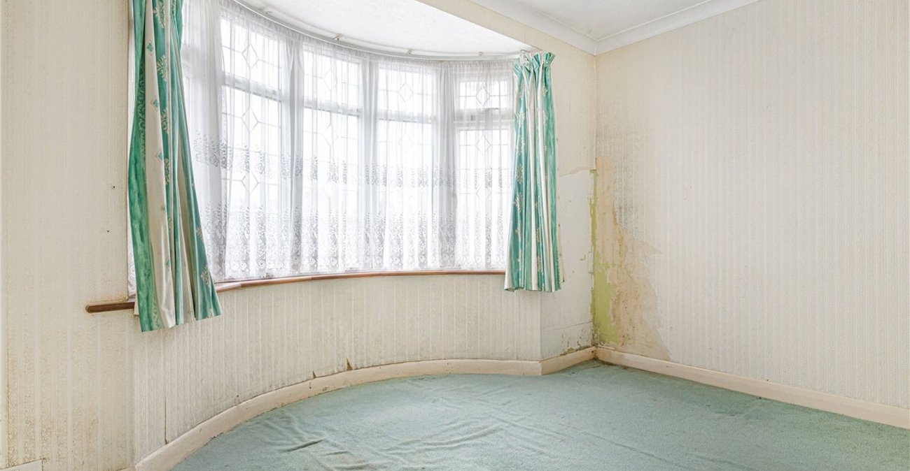 2 bedroom bungalow for sale in Orpington | Robinson Jackson