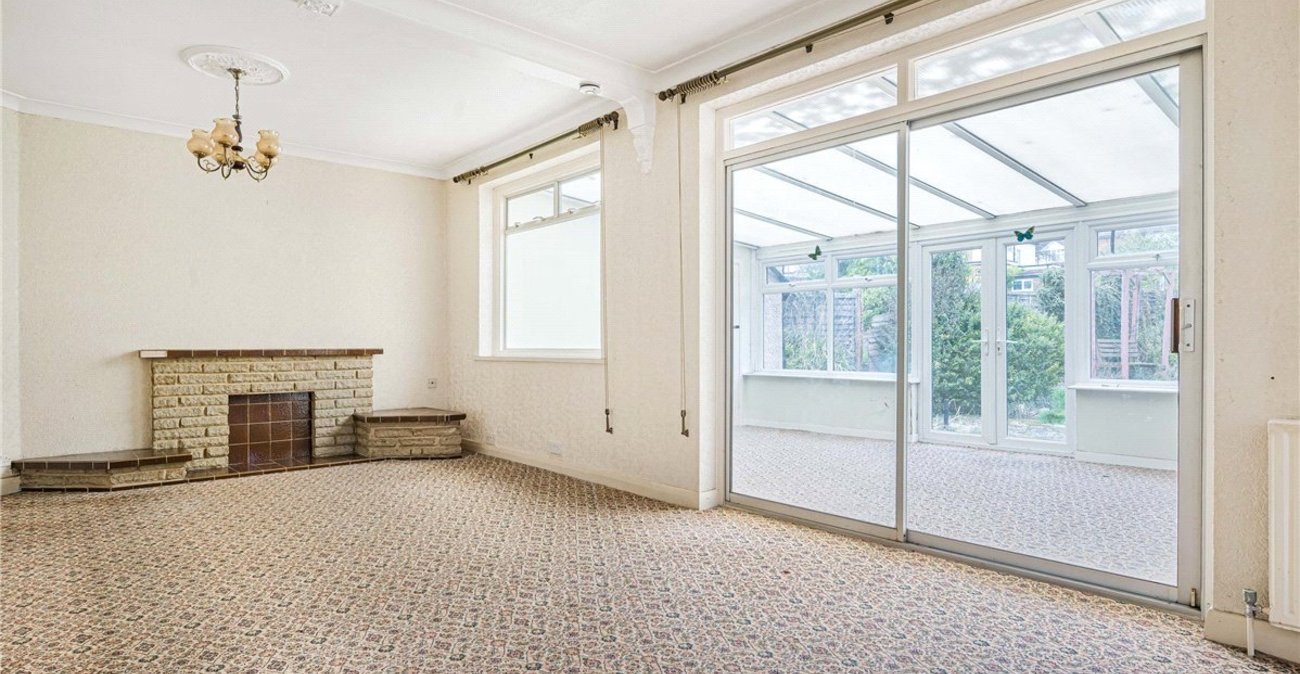 2 bedroom bungalow for sale in Orpington | Robinson Jackson