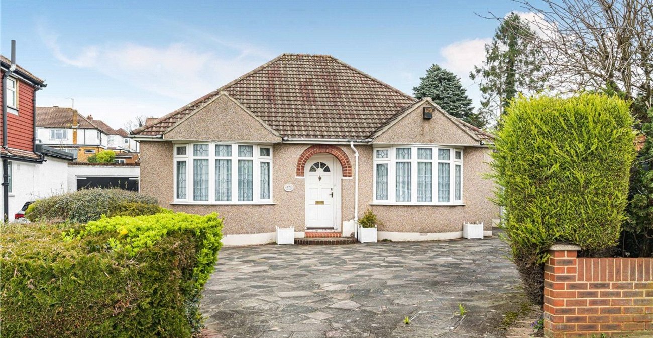 2 bedroom bungalow for sale in Orpington | Robinson Jackson
