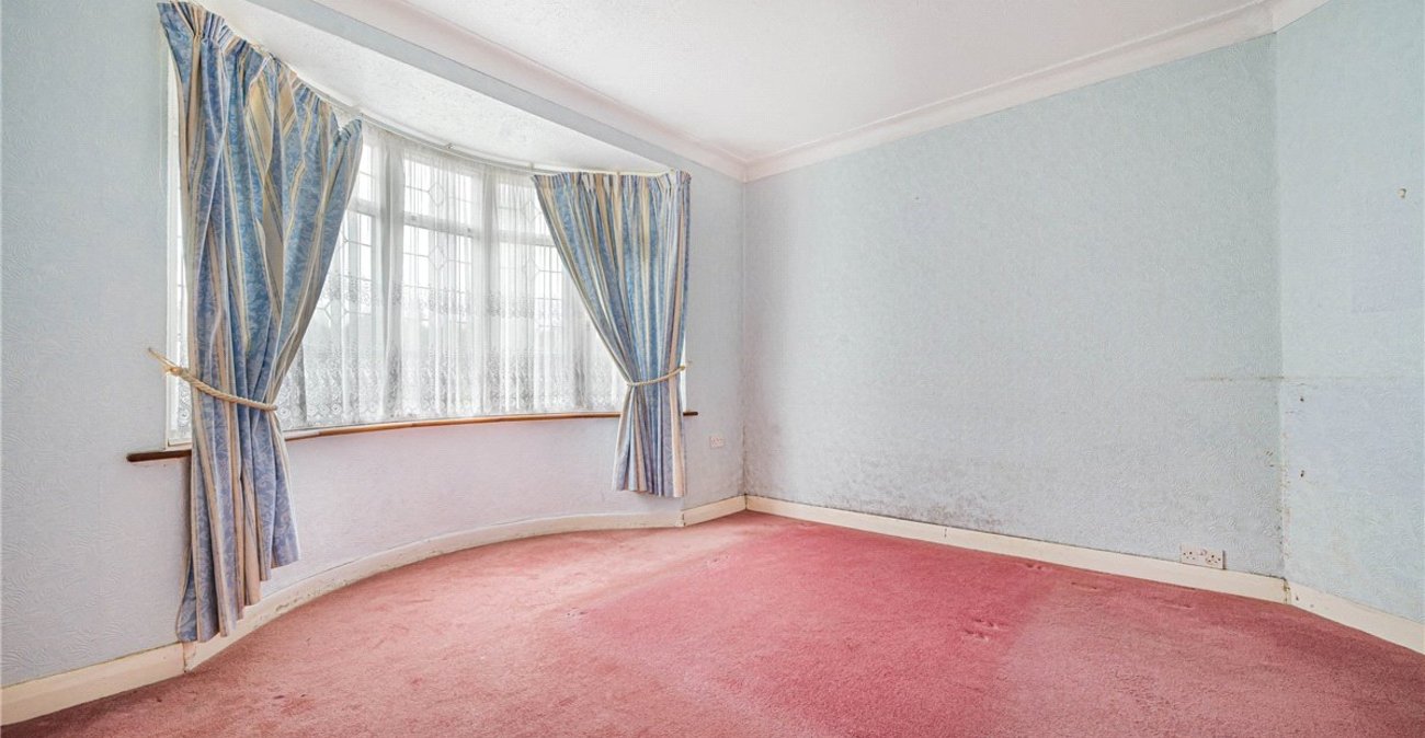 2 bedroom bungalow for sale in Orpington | Robinson Jackson