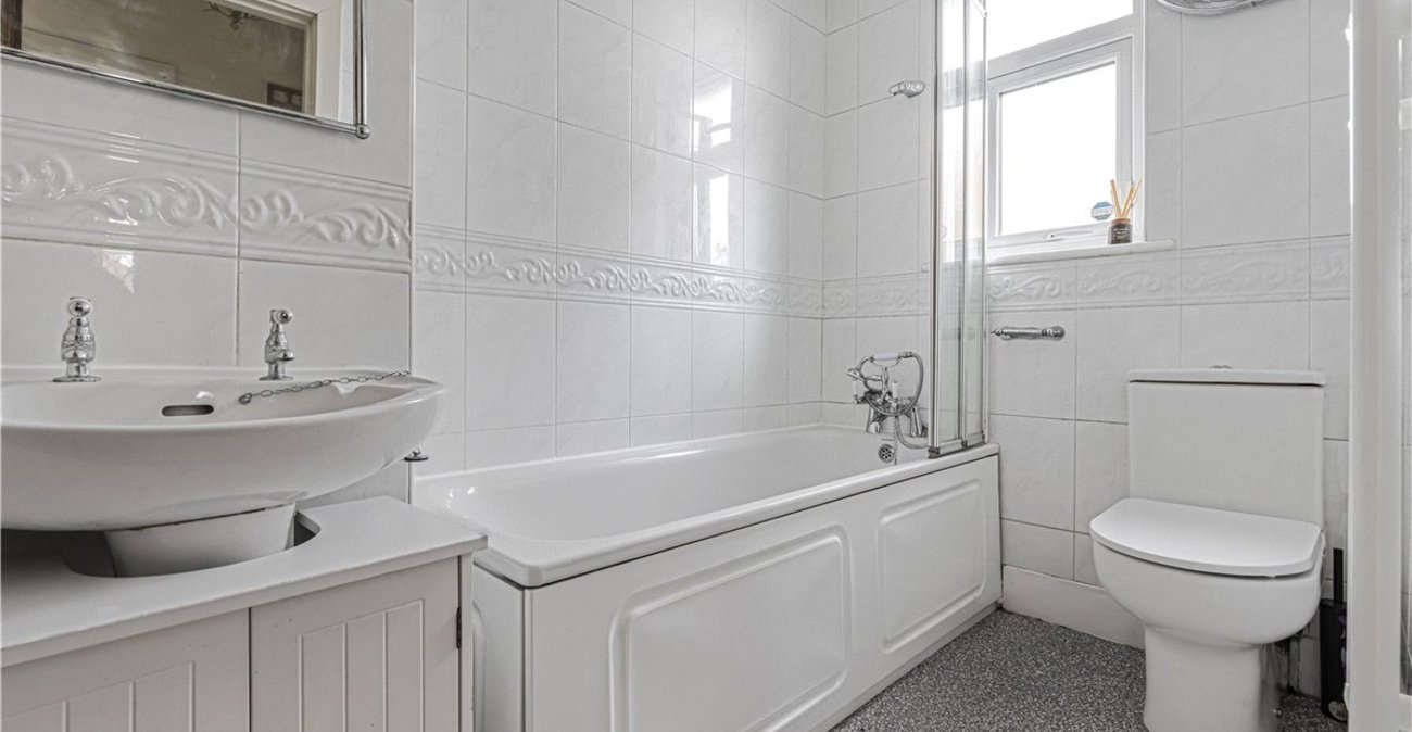 2 bedroom bungalow for sale in South Orpington | Robinson Jackson