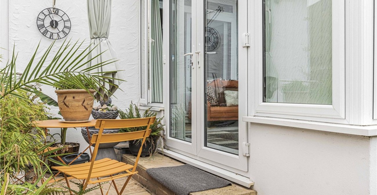 2 bedroom bungalow for sale in South Orpington | Robinson Jackson
