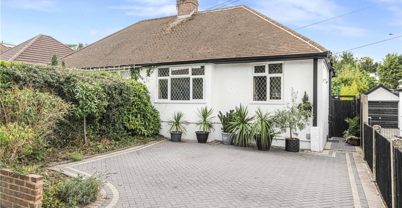 2 bedroom bungalow for sale in South Orpington | Robinson Jackson