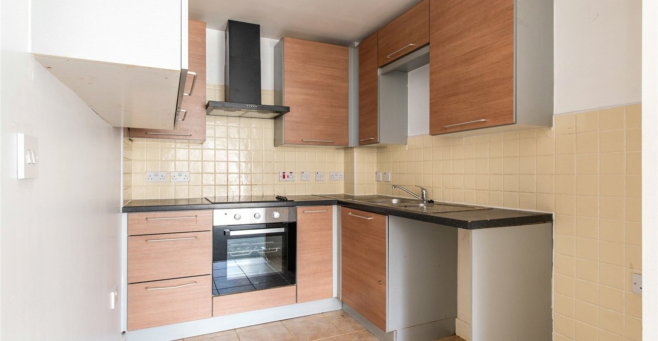 2 bedroom property for sale in Maidstone | Robinson Michael & Jackson