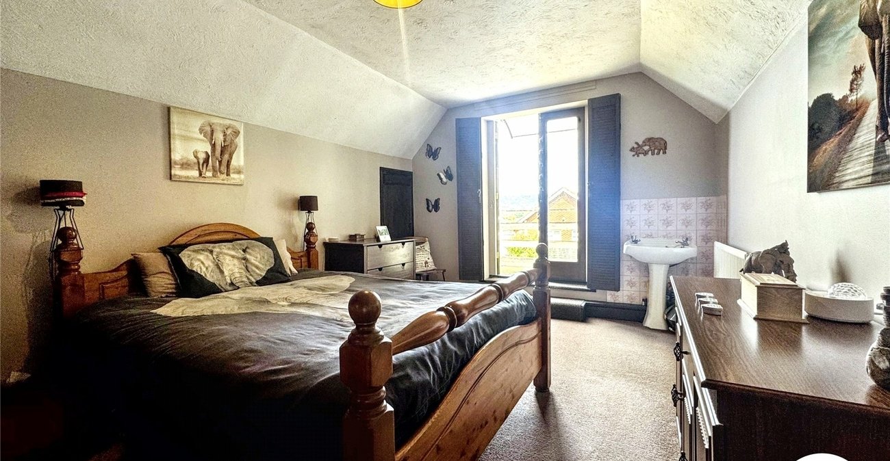 4 bedroom house for sale in Penenden Heath | Robinson Michael & Jackson